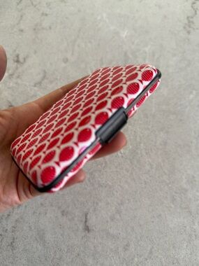 Protective Red Patterned Flip Phone Case - Stylish Coverage